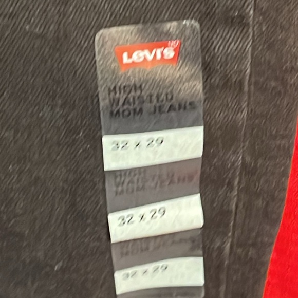 NEW! Women’s LEVI HIGH WAISTED MOM JEANS 32x29 - Picture 2 of 5